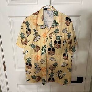 Men’s Hawaiian Pineapple Novelty Button Up T-Shirt Size Large